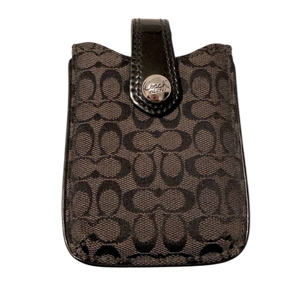 Coach Cardholder w/Magnetic Closure. EUC.  5” x 3.75”